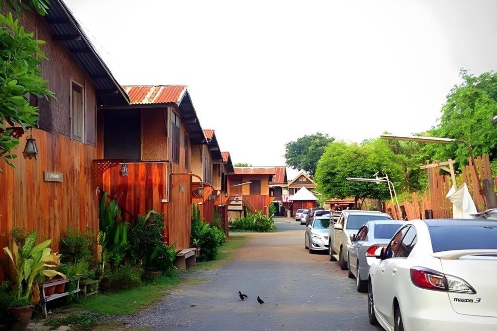 Jidapa Resort Phra Nakhon Si Ayutthaya Buitenkant foto